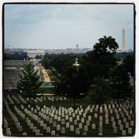 Foto tirada no(a) Arlington National Cemetery por Nicole N. em 8/11/2012