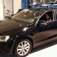 Снимок сделан в Schmitt&amp;#39;s Audi Volkswagen пользователем Thurman Murman 3/29/2012