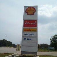 Foto diambil di Shell bypass Kuantan oleh Kayroll A. pada 8/25/2012