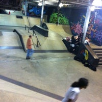 4/19/2012 tarihinde Jeanelle G.ziyaretçi tarafından GardenSK8 Indoor Skatepark'de çekilen fotoğraf