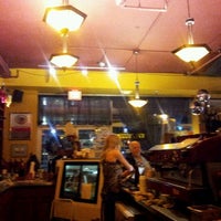 Das Foto wurde bei The Met Coffee and Wine Bar von Jenny B. am 2/10/2012 aufgenommen