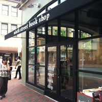 รูปภาพถ่ายที่ Ninth Street Book Shop โดย Brian C. เมื่อ 7/13/2012