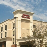 รูปภาพถ่ายที่ Hampton Inn &amp;amp; Suites โดย Bryan M. เมื่อ 4/25/2012