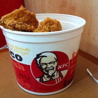 รูปภาพถ่ายที่ KFC โดย Arthur N. เมื่อ 9/9/2011