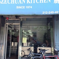 Foto tirada no(a) Szechuan Kitchen por Isaiah S. em 6/29/2012
