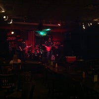 รูปภาพถ่ายที่ Treff&amp;#39;s Bar &amp;amp; Grill โดย Blue S. เมื่อ 6/2/2012