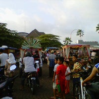 Photo taken at Pasar Kaget Minggu Pagi Puri Gading by Sugiri W. on 2/19/2011