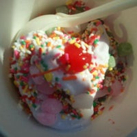 Foto tirada no(a) myMochi Frozen Yogurt por Shar Boote @ La Bella Mi em 4/18/2011