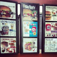รูปภาพถ่ายที่ McDonald&#39;s โดย Marius B. เมื่อ 9/2/2012