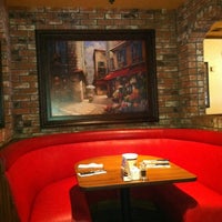 Das Foto wurde bei Mimi&amp;#39;s Cafe von Jim am 8/21/2012 aufgenommen