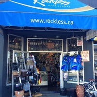 รูปภาพถ่ายที่ Reckless The Bike Store โดย Steve T. เมื่อ 9/6/2012