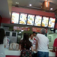 Photo taken at KFC by Hermes G. on 10/25/2011
