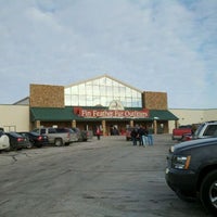 Photo taken at Fin Feather Fur Outfitters by Justin M. on 1/16/2011