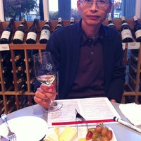 Das Foto wurde bei Bernards wine gallery von Shin P. am 1/8/2012 aufgenommen