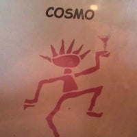Das Foto wurde bei Cosmo Cafe &amp;amp; Bar von Lecia am 10/3/2011 aufgenommen