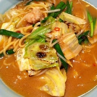 Photo taken at 博多つけ麺 秀 by steel_ball_run on 3/25/2012