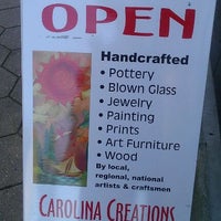 รูปภาพถ่ายที่ Carolina Creations Gallery โดย Cynthia C. เมื่อ 12/28/2011