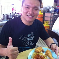 Photo taken at Lim Fried Chicken by Ian K. on 8/28/2011
