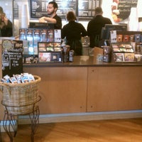 Photo taken at Starbucks by Fernando M. on 9/15/2011