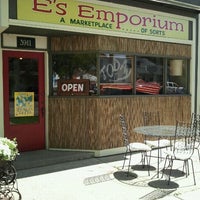Foto tomada en E&amp;#39;s Emporium  por Ella R. el 4/20/2012