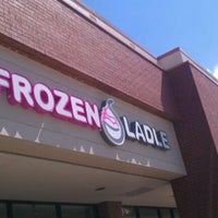 รูปภาพถ่ายที่ Frozen Ladle โดย Charmane H. เมื่อ 6/20/2012