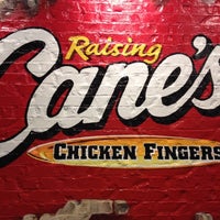 Foto tirada no(a) Raising Cane&amp;#39;s Chicken Fingers por Dat L. em 7/8/2012