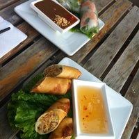 Photo taken at Pho Binh by Sirley R. on 5/13/2012