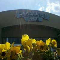 Das Foto wurde bei Brunswick Square Mall von Craig B. am 5/13/2012 aufgenommen