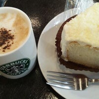 Photo taken at Starbucks Coffee ダイエー市川コルトンプラザ店 by ら・れーぬ on 5/18/2012