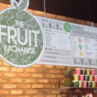 Foto scattata a The Fruit Exchange da Anna S. il 9/1/2012