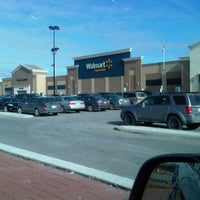 Foto tirada no(a) Walmart Supercentre por Domenic D. em 2/5/2012