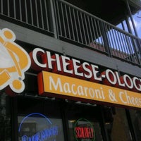 Снимок сделан в Cheese-ology Macaroni &amp;amp; Cheese пользователем 91Jayhawk 3/23/2012