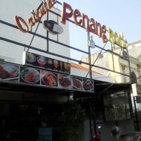 Photo taken at Oriental Penang Bistro Batu Tulis by Zaher Z. on 9/4/2012