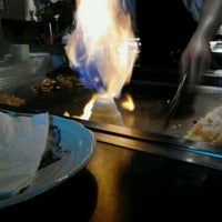 Foto tirada no(a) Okinawa Grillhouse and Sushi Bar por Matthew S. em 3/25/2012