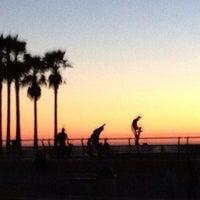 Photo taken at Venice Beach Backpackers Hostel by Leni K. on 3/11/2012