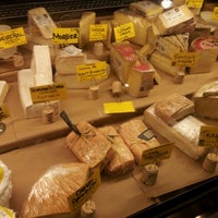 Foto diambil di Rosemont Market and Bakery oleh Christian B. pada 7/30/2012