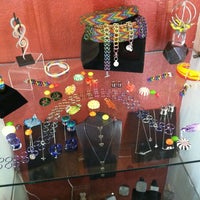 4/8/2012 tarihinde Lucas W.ziyaretçi tarafından Halo Piercing &amp;amp; Jewelry'de çekilen fotoğraf