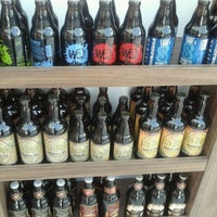 Foto tirada no(a) Empório Hops Cervejas Especiais por Lika M. em 4/15/2012