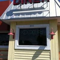 รูปภาพถ่ายที่ Diner 24 โดย Judy W. เมื่อ 3/28/2012