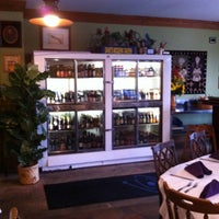 Foto scattata a Dave&amp;#39;s Modern Tavern da Hillarie il 1/22/2012