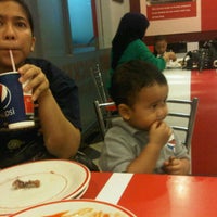 Photo taken at KFC by Bintang E. on 9/10/2011