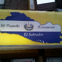 1/21/2012 tarihinde Dave L.ziyaretçi tarafından Mi Pequeño El Salvador Restaurant'de çekilen fotoğraf