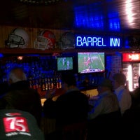 รูปภาพถ่ายที่ Barrel Inn Bar and Grill โดย Dylan A. เมื่อ 12/31/2011
