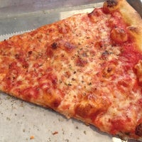 Снимок сделан в Basilicos Pizzeria пользователем Harry J. 8/4/2012