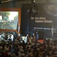 Photo taken at GOR Voli, Senayan by Fiki H. on 10/9/2011