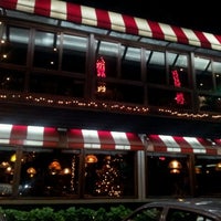 รูปภาพถ่ายที่ Friday&amp;#39;s โดย Carlos C. เมื่อ 12/3/2011