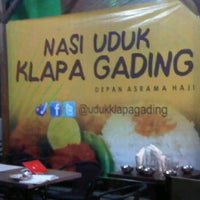 รูปภาพถ่ายที่ Nasi Uduk Klapa Gading โดย Mann O. เมื่อ 8/18/2011