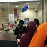 Photo taken at Singapore Post (Clementi Central Post Office) by 🎀R€€NA J. on 5/23/2012