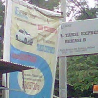 Photo taken at Pool Taxi Express, Bekasi B by Ferry E. on 1/18/2012
