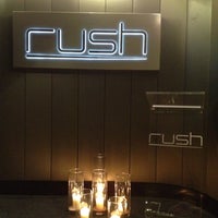 รูปภาพถ่ายที่ Rush Nightclub โดย Rodrigo d. เมื่อ 2/23/2012
